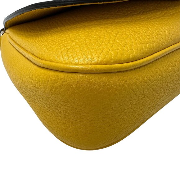 GUCCI Authentic Yellow Leather Shoulder Bag - Picture 4 of 14